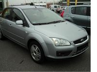 Gebraucht Ford Focus Ghia 146 PS (107 kW) 2005 Grau metallic Limousine
