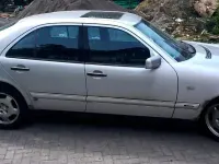 Gebraucht Mercedes E240 170 PS (125 kW) 1999 Silber Limousine
