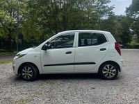 Gebraucht Hyundai i10 69 PS (50 kW) 2011 Weiß Kleinwagen