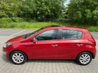 Gebraucht Hyundai i20 Style 101 PS (74 kW) 2013 Rot Kleinwagen