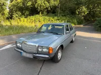 Gebraucht Mercedes 240 75 PS (55 kW) 1984 Silber Limousine