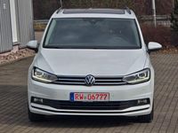 Gebraucht VW Touran 122 PS (89 kW) 2022 Weiß Van / Kleinbus