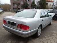 Gebraucht Mercedes E280 193 PS (141 kW) 1996 Silber Limousine