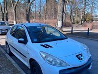 Gebraucht Peugeot 206+ 60 PS (44 kW) 2010 Weiß Kleinwagen