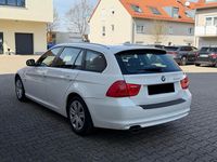 Gebraucht BMW 320 184 PS (135 kW) 2011 Weiß Kombi