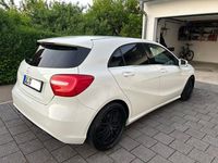 Gebraucht Mercedes A180 Style 122 PS (89 kW) 2012 Weiß Limousine