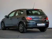 Używany Opel Astra Selection 90 KM (66 kW) 2009 Szary Sedan/Limuzyna