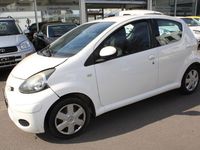 Gebraucht Toyota Aygo 68 PS (50 kW) 2011 Weiß Kleinwagen
