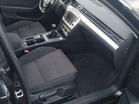 Gebraucht VW Passat Trendline 150 PS (110 kW) 2015 Schwarz Kombi