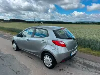 Gebraucht Mazda 2 95 PS (69 kW) 2012 Silber Kleinwagen