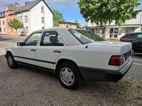Gebraucht Mercedes E250 90 PS (66 kW) 1988 Weiß Limousine