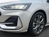 Gebraucht Ford Focus ST-Line X 125 PS (91 kW) 2023 Moondust silver (metallic) Kombi