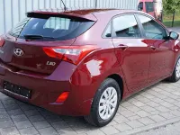 Gebraucht Hyundai i30 Classic 101 PS (74 kW) 2016 Rot Limousine