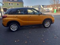 Gebraucht Suzuki Vitara Comfort+ 129 PS (94 kW) 2021 Solar yellow/cosmic black met. SUV