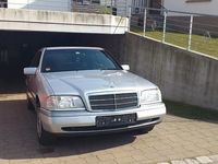 Gebraucht Mercedes 220 95 PS (69 kW) 1996 Silber Limousine