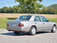 Second-hand Mercedes E280 193 CP (141 kW) 1994 Argintiu Berlinǎ