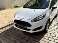 Gebraucht Ford Fiesta Ambiente 60 PS (44 kW) 2016 Weiß Kleinwagen