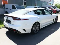 Gebraucht Kia Stinger GT-Line 200 PS (147 kW) 2018 Weiß metallic Kleinwagen