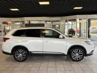 Używany Mitsubishi Outlander Edition 150 KM (110 kW) 2018 Biały SUV
