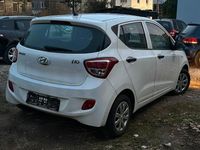 Gebraucht Hyundai i10 Basis 67 PS (49 kW) 2015 Weiß Kleinwagen
