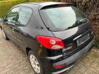 Gebraucht Peugeot 206+ 73 PS (53 kW) 2011 Schwarz Kleinwagen