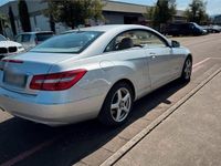 Gebraucht Mercedes E200 184 PS (135 kW) 2010 Silber Coupé
