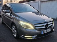 Gebraucht Mercedes B180 109 PS (80 kW) 2012 Grau Van / Kleinbus