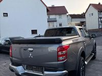 Gebraucht Mitsubishi L200 Plus 181 PS (133 kW) 2016 Grau Pickup