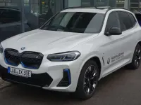 Gebraucht BMW iX3 Sport Line 80 kW (109 PS) 2023 Mineralweiß SUV