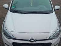 Gebraucht Hyundai i20 Classic 75 PS (55 kW) 2017 Weiß Kleinwagen