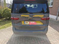 Gebraucht VW Multivan Basis 150 PS (110 kW) 2023 Grau Van / Kleinbus