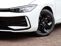 Gebraucht VW Passat R-line 177 PS (130 kW) 2025 Oryxweiß perlmutteffekt Kombi