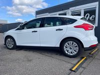 Gebraucht Ford Focus Ambiente 101 PS (74 kW) 2016 Weiß Limousine