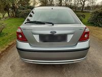 Gebraucht Ford Mondeo Ghia 115 PS (84 kW) 2006 Silber Limousine