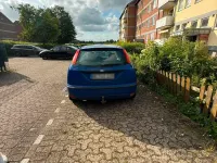 Gebraucht Ford Focus 100 PS (73 kW) 2002 Blau Limousine