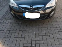 Usata Opel Astra 140 CV (102 kW) 2012 Nero Berlina