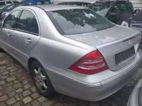 Gebraucht Mercedes C180 143 PS (105 kW) 2003 Brillantsilber  metalliclack Limousine