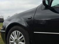 Gebraucht VW Bora 105 PS (77 kW) 2004 Schwarz Limousine