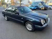 Second-hand Mercedes E240 170 CP (125 kW) 1998 Albastru Berlinǎ