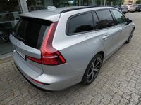 Gebraucht Volvo V60 Plus 197 PS (144 kW) 2024 Silver dawn (silber) Kombi