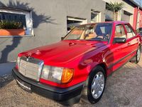 Gebraucht Mercedes 200 75 PS (55 kW) 1989 Rot Limousine