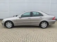 Gebraucht Mercedes C180 Elegance 143 PS (105 kW) 2006 Cubanitsilber metallic (metallic) Limousine