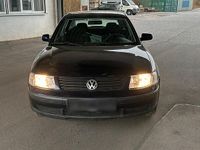 Gebraucht VW Passat 101 PS (74 kW) 1998 Blau Limousine