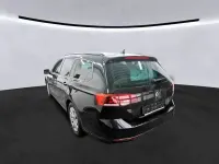 Gebraucht VW Passat Basis 122 PS (89 kW) 2023 Schwarz Kombi