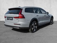 Gebraucht Volvo V60 CC Plus 197 PS (144 kW) 2024 Vapour grey / metallic Kombi