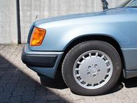 Gebraucht Mercedes E300 179 PS (131 kW) 1988 Blau Coupé