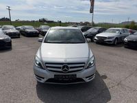 Używany Mercedes B200 375 KM (275 kW) 2011 Srebrny Minivan