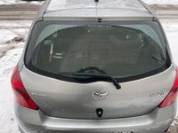 Gebraucht Toyota Yaris 70 PS (51 kW) 2005 Silber Kleinwagen