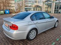Gebraucht BMW 318 129 PS (94 kW) 2006 Silber Limousine