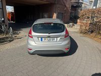 Gebraucht Ford Fiesta 82 PS (60 kW) 2012 Silber Kleinwagen